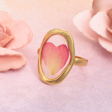 Load image into Gallery viewer, Cottage Fashion Oval Gold Dried Flower Rings
