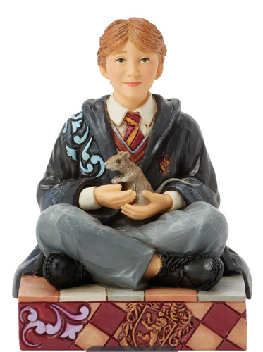Figurine of a Ron from Harry Potter  in a school uniform holding a Skabbers the rat on a decorative base.

Details