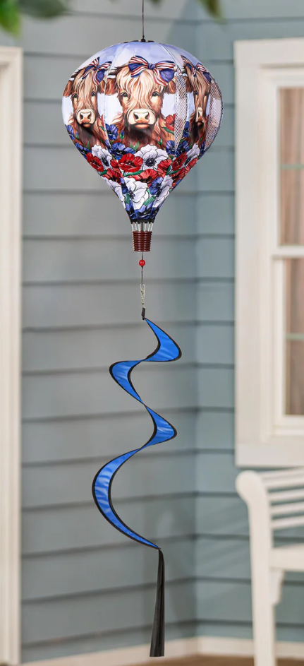 Patriotic Highland Cow Balloon Spinner