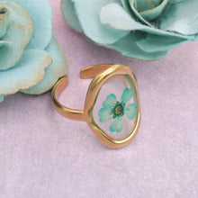 Load image into Gallery viewer, Cottage Fashion Oval Gold Dried Flower Rings
